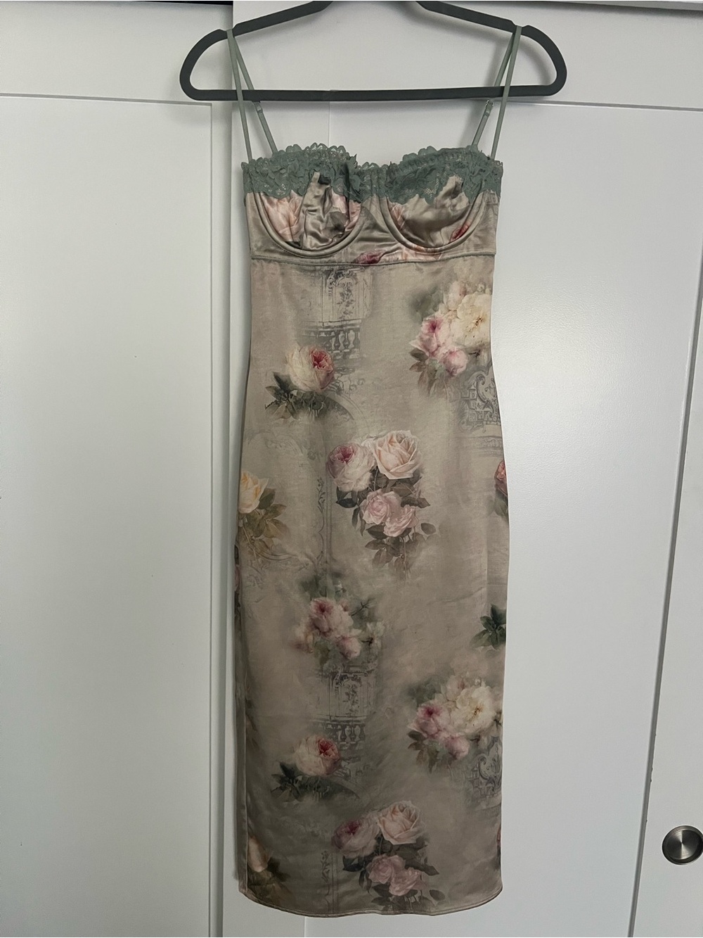 VENUS Vintage Floral Midi Dress - Picture 4 of 8